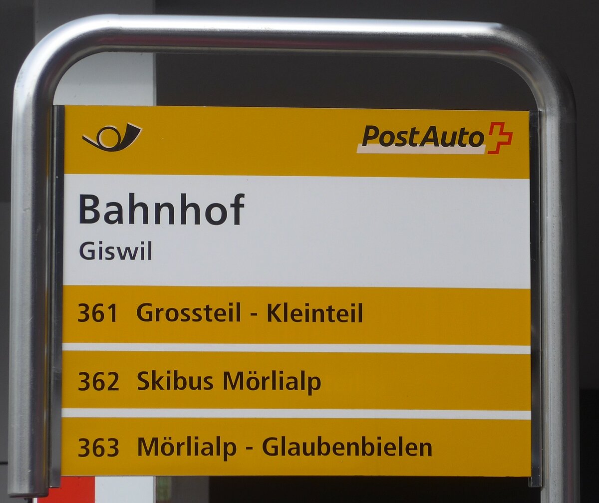 (224'077) - PostAuto-Haltestellenschild - Giswil, Bahnhof - am 13. M�rz 2021