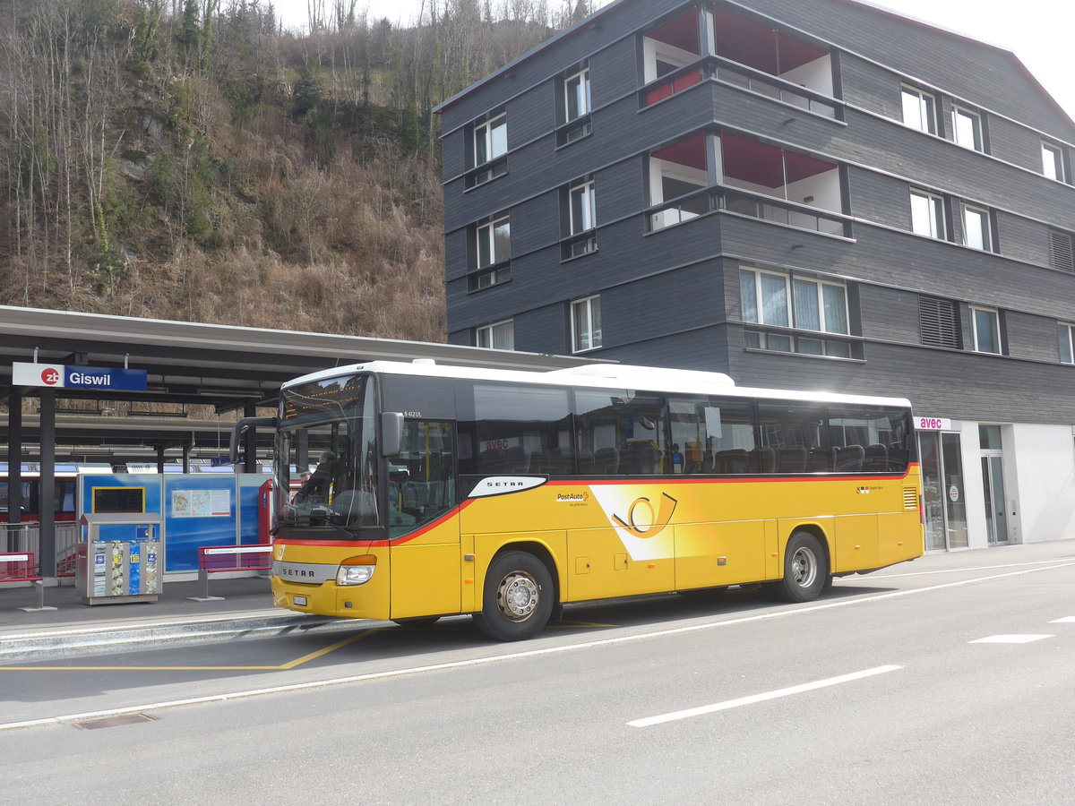(224'079) - PostAuto Bern - BE 401'465 - Setra (ex AVG Meiringen Nr. 65) am 13. M�rz 2021 beim Bahnhof Giswil