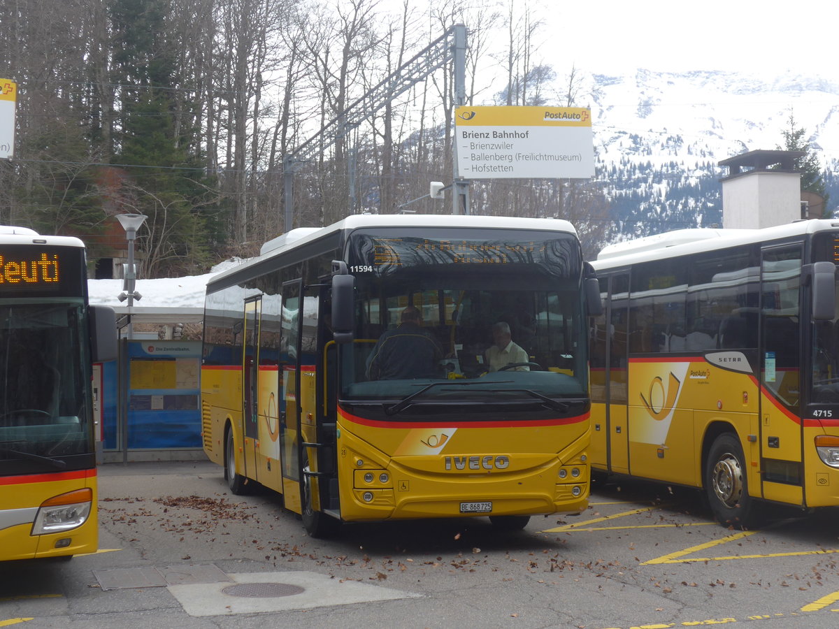 (224'092) - Fl�ck, Brienz - Nr. 25/BE 868'725 - Iveco am 13. M�rz 2021 auf dem Br�nigpass