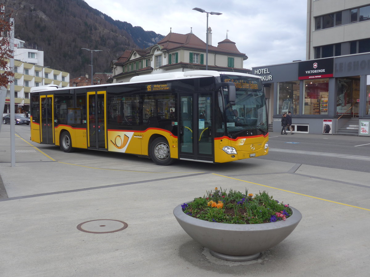 (224'128) - PostAuto Bern - BE 827'645 - Mercedes am 13. M�rz 2021 beim Bahnhof Interlaken West