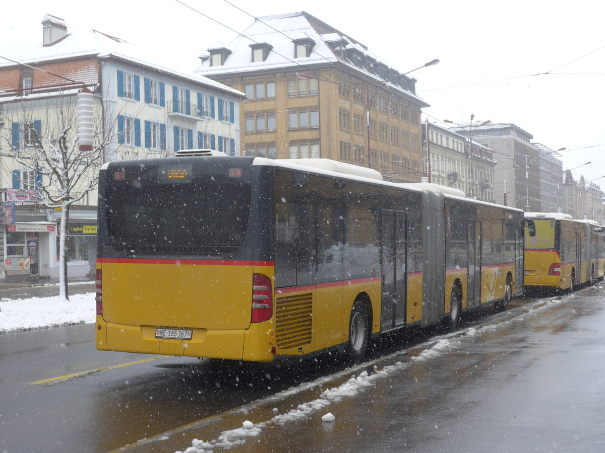 (224'153) - PostAuto Bern - Nr. 689/NE 165'367 - Mercedes (ex BE 834'689; ex H�fliger, Sursee Nr. 7) am 14. M�rz 2021 beim Bahnhof La Chaux-de-Fonds (Einsatz CarPostal)