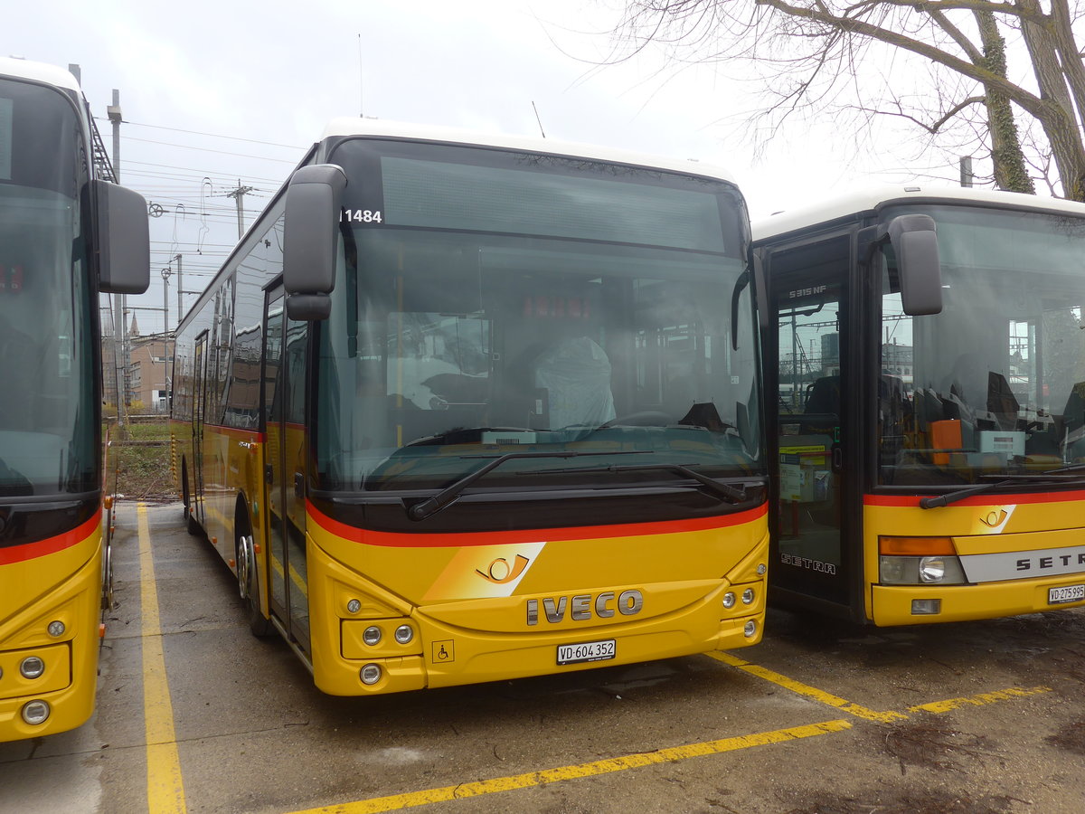 (224'191) - CarPostal Ouest - VD 604'352 - Iveco am 14. M�rz 2021 in Yverdon, Garage