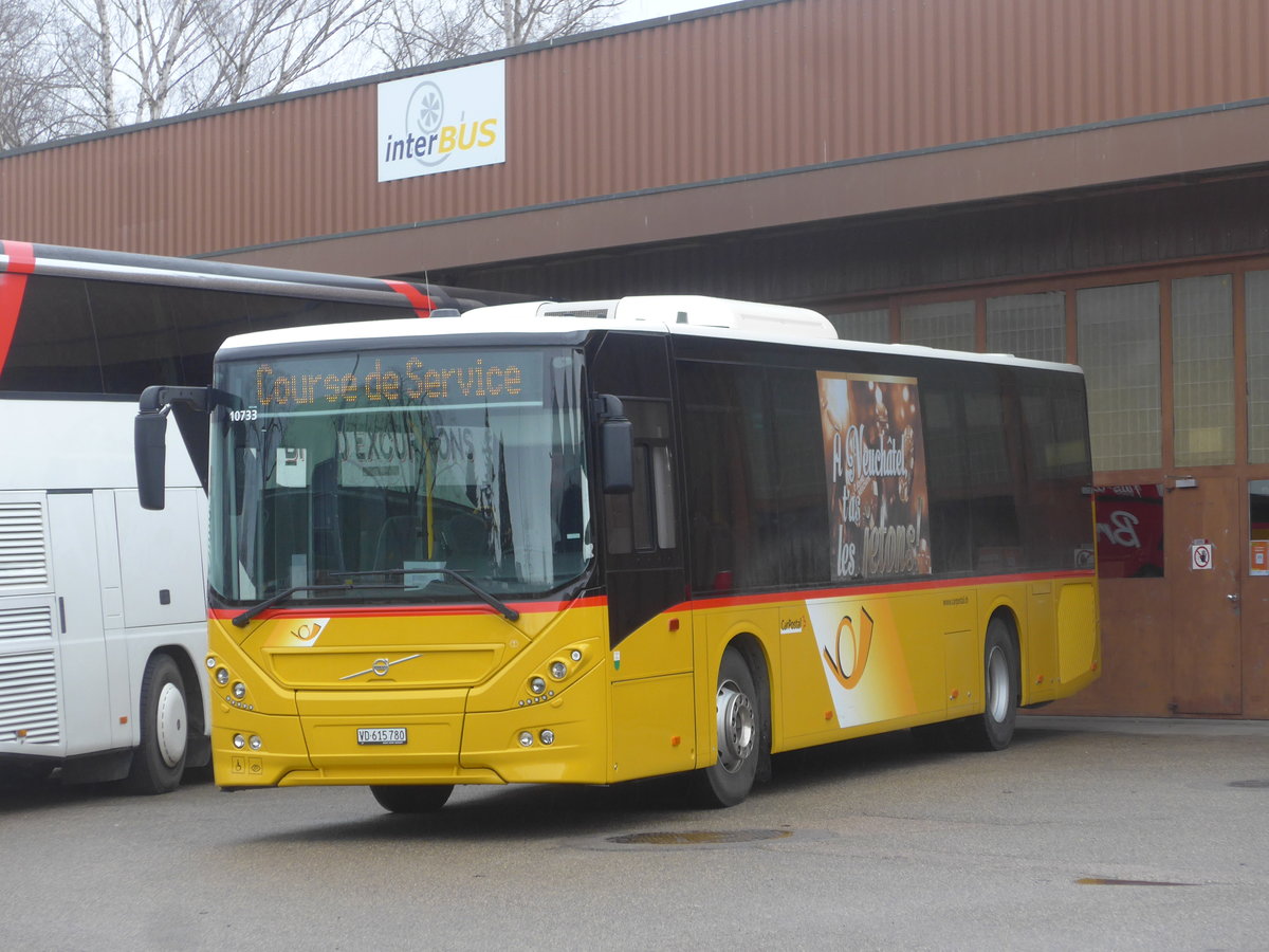 (224'212) - CarPostal Ouest - VD 615'780 - Volvo (ex Favre, Avenches) am 14. M�rz 2021 in Yverdon, Garage