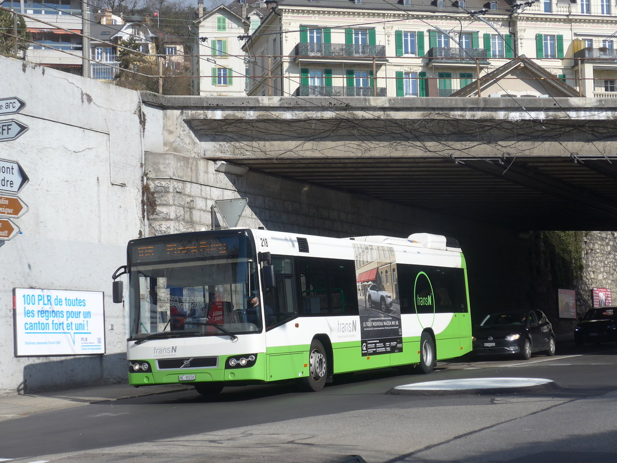 (224'240) - transN, La Chaux-de-Fonds - Nr. 218/NE 99'218 - Volvo (ex TN Neuch�tel Nr. 218) am 20. M�rz 2021 beim Bahnhof Neuch�tel