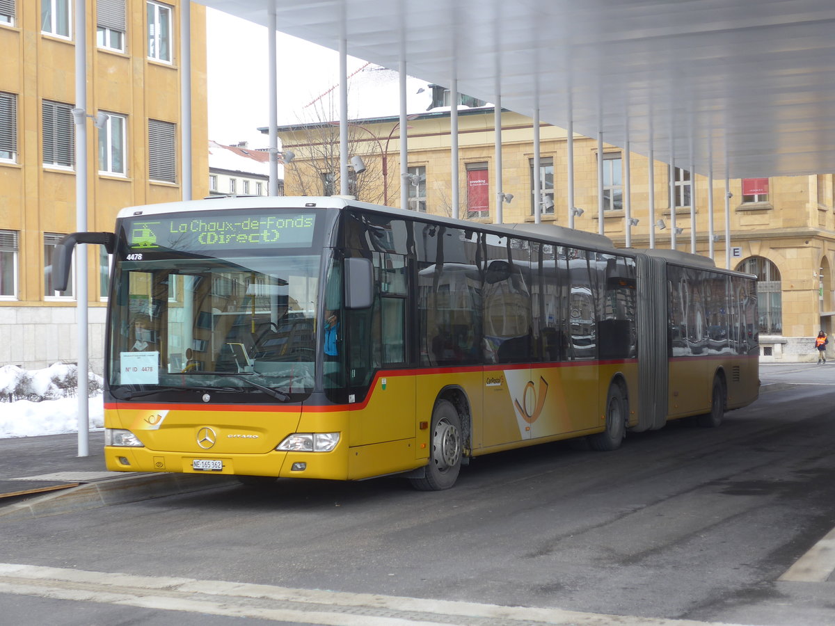 (224'260) - CarPostal Ouest - NE 165'362 - Mercedes (ex VD 386'069) am 20. M�rz 2021 beim Bahnhof La Chaux-de-Fonds