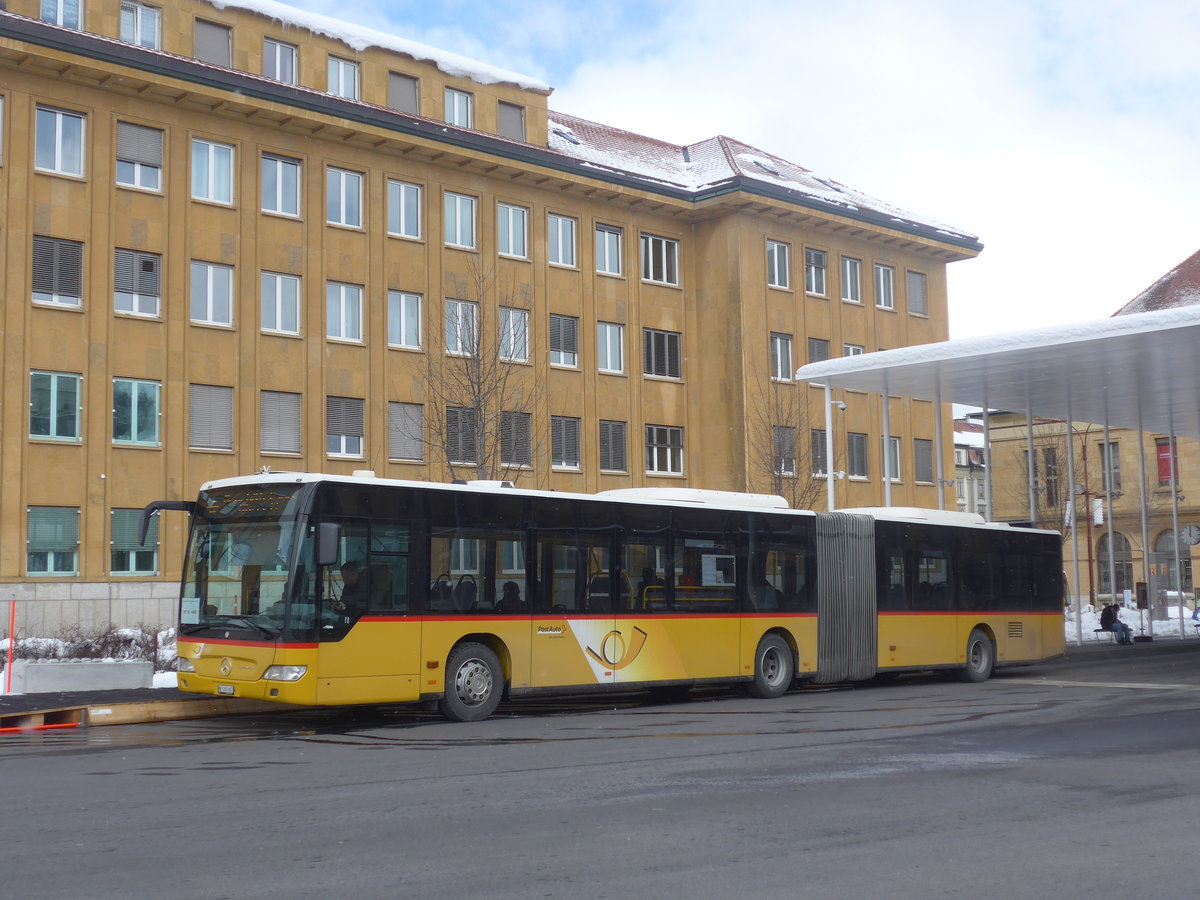 (224'270) - PostAuto Bern - Nr. 689/NE 165'367 - Mercedes (ex BE 834'689; ex H�fliger, Sursee Nr. 7) am 20. M�rz 2021 beim Bahnhof La Chaux-de-Fonds (Einsatz CarPostal)