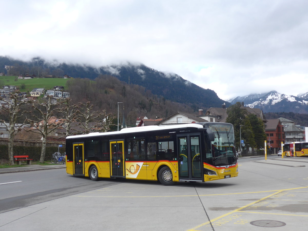 (224'359) - PostAuto Zentralschweiz - Nr. 7/OW 10'040 - MAN am 27. M�rz 2021 beim Bahnhof Sarnen (1. Einsatztag!)