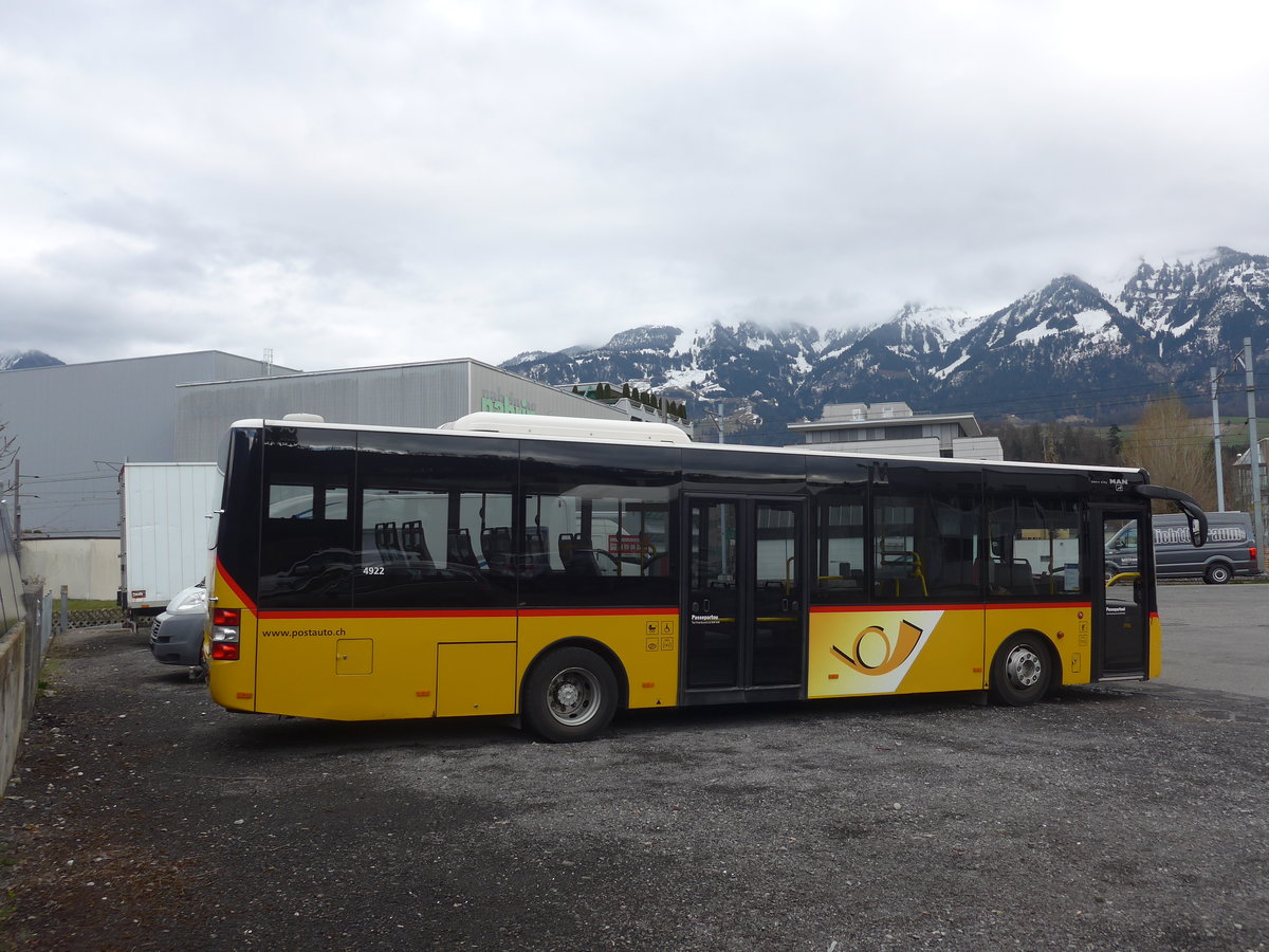 (224'461) - PostAuto Zentralschweiz - Nr. 7 - MAN/G�ppel (ex Dillier, Sarnen Nr. 7) am 27. M�rz 2021 in Sarnen, Garage