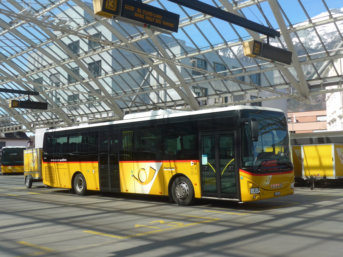 (224'517) - PostAuto Graub�nden - GR 170'437 - Iveco am 28. M�rz 2021 in Chur, Postautostation