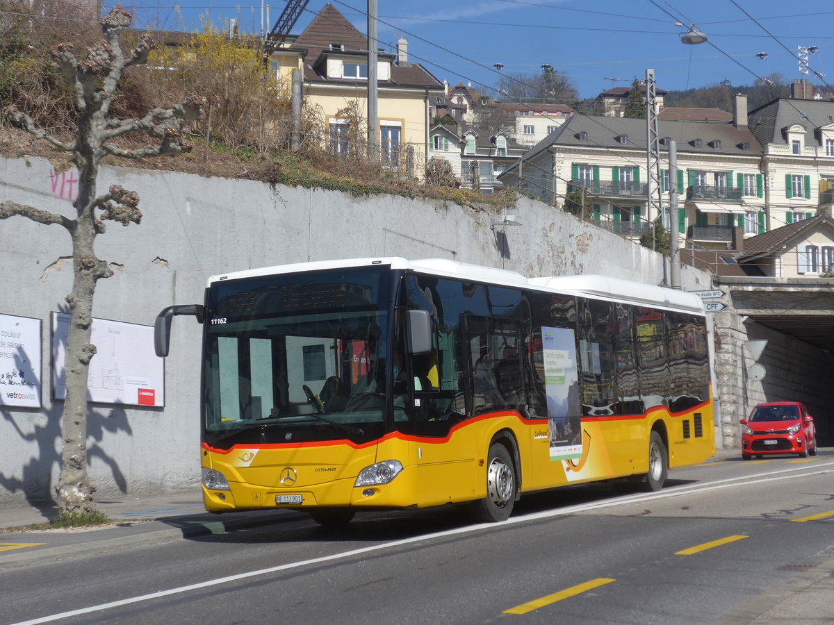 (224'569) - CarPostal Ouest - NE 113'901 - Mercedes am 29. M�rz 2021 in Neuch�tel, Avenue de la Gare