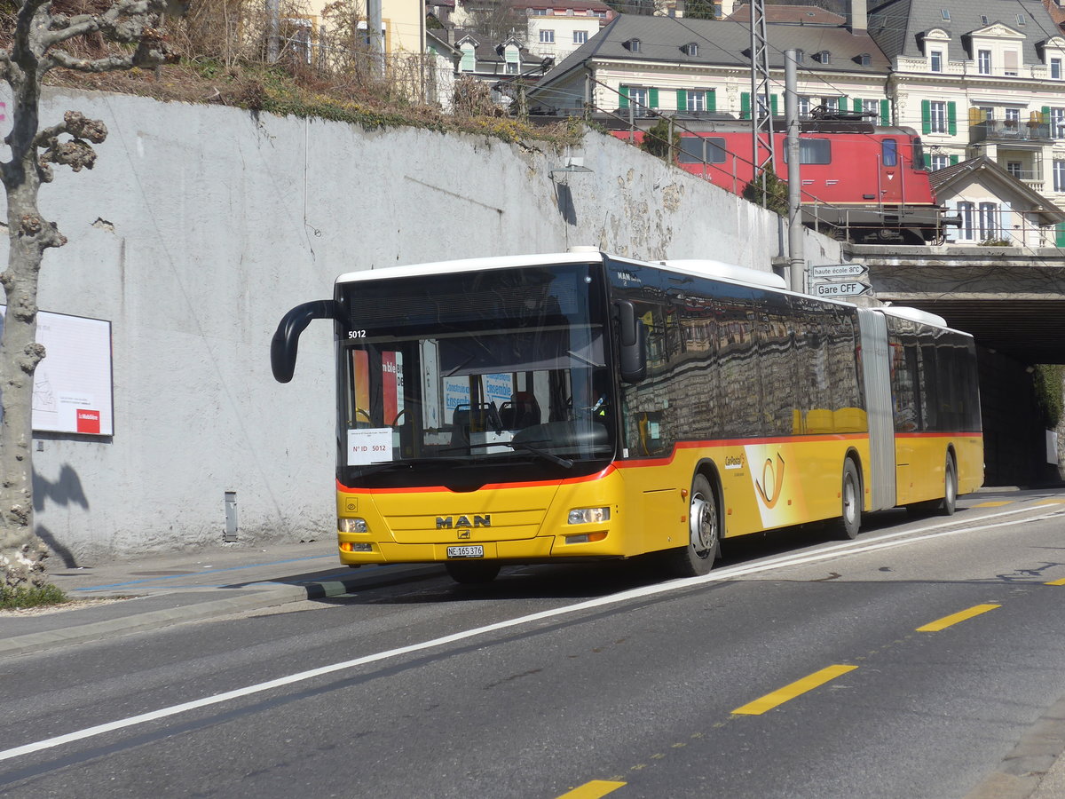 (224'575) - CarPostal Ouest - NE 165'376 - MAN (ex VD 495'042) am 29. M�rz 2021 in Neuch�tel, Avenue de la Gare