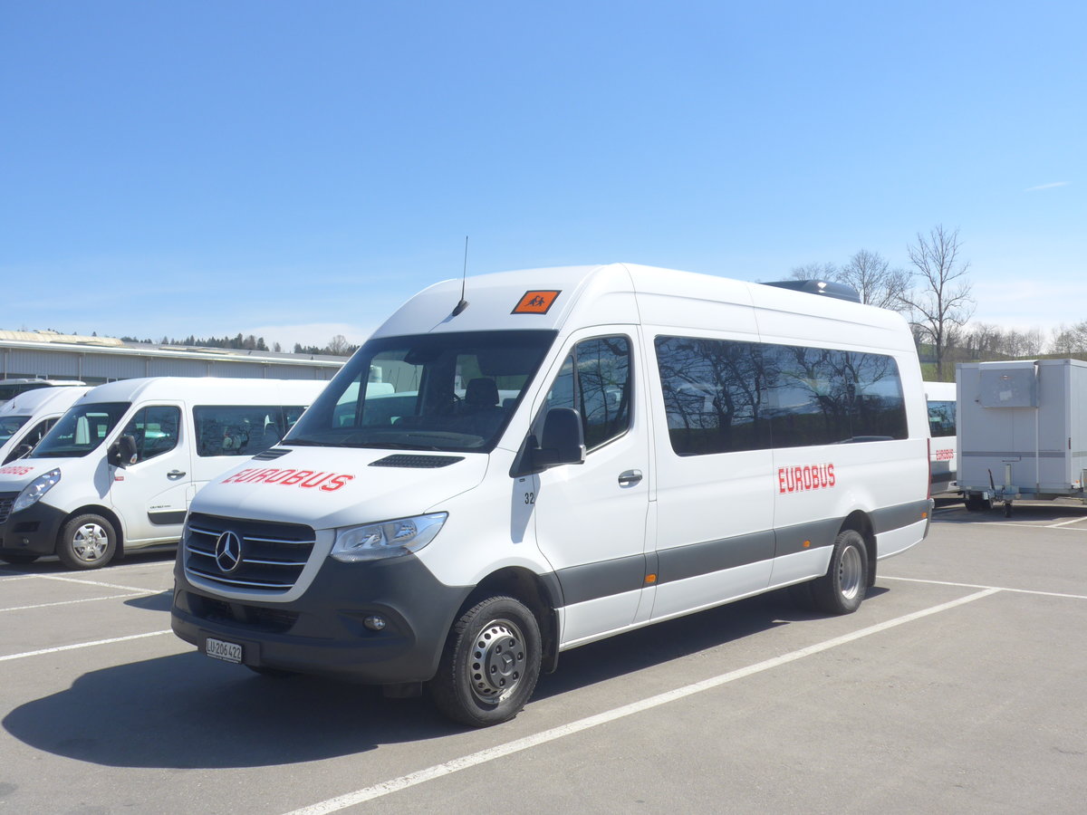 (224'908) - H�fliger, Sursee - Nr. 32/LU 206'422 - Mercedes am 11. April 2021 in Ruswil, Garage ARAG