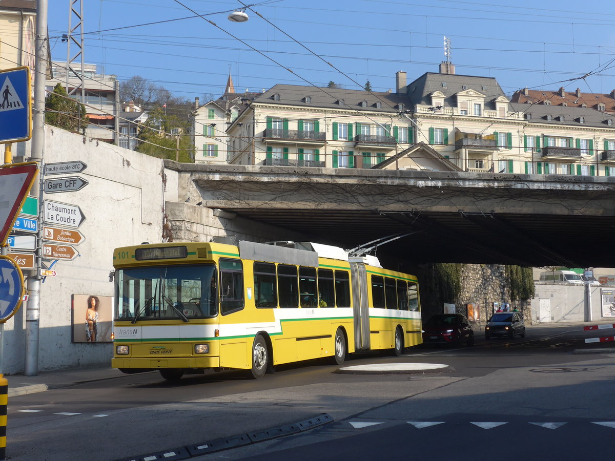 (225'009) - transN, La Chaux-de-Fonds - Nr. 101 - NAW/Hess Gelenktrolleybus (ex TN Neuch�tel Nr. 101) am 17. April 2021 beim Bahnhof Neuch�tel