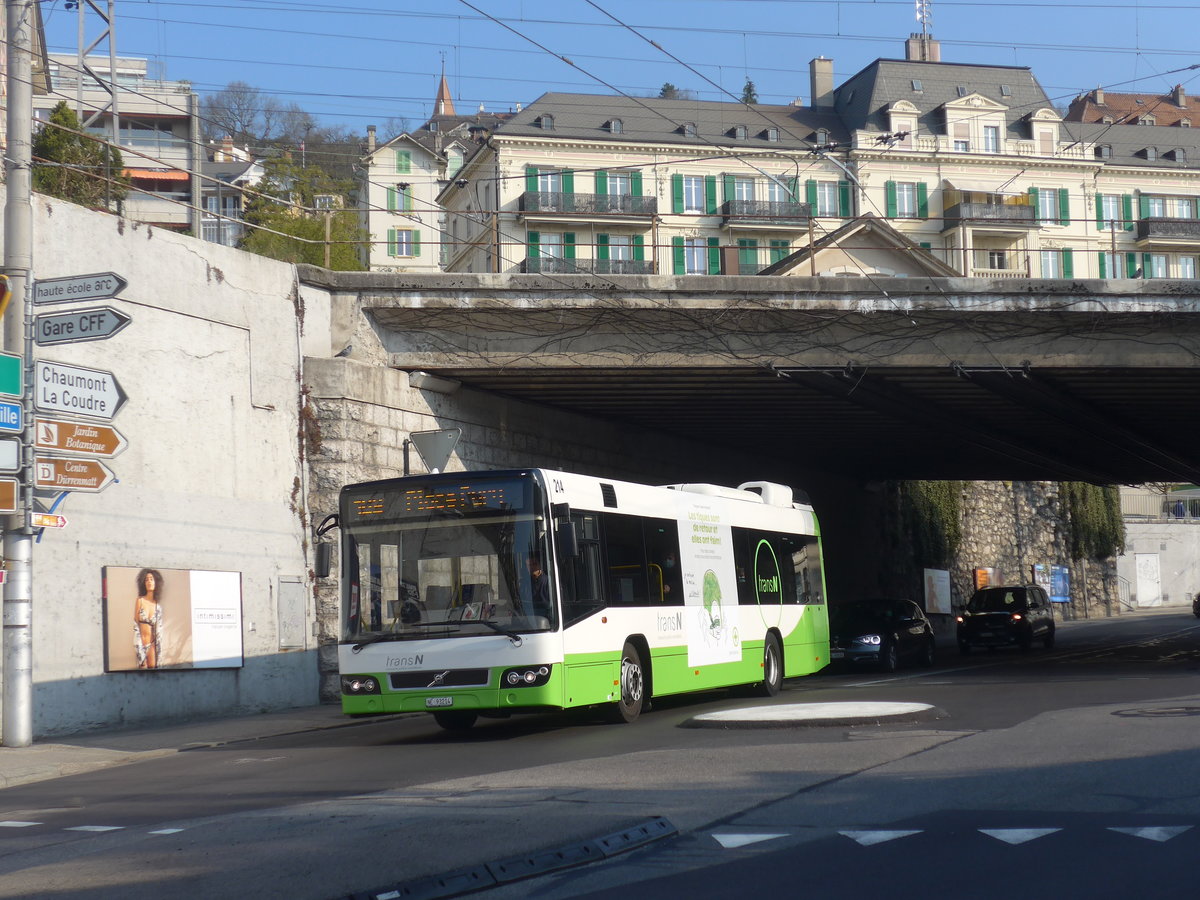 (225'012) - transN, La Chaux-de-Fonds - Nr. 214/NE 93'214 - Volvo (ex TN Neuch�tel Nr. 214) am 17. April 2021 beim Bahnhof Neuch�tel