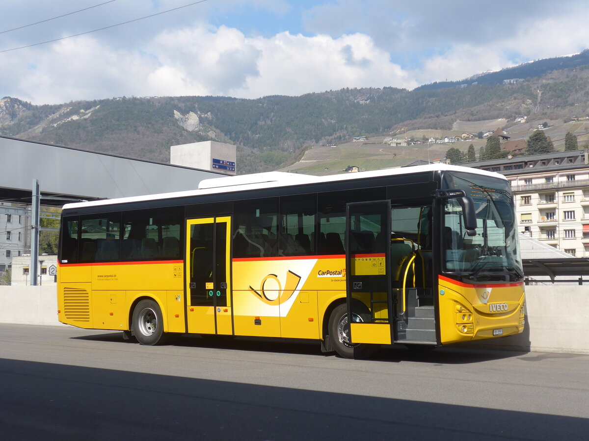 (225'110) - Ev�quoz, Erde - VS 3291 - Iveco am 19. April 2021 in Sierre, Busbahnhof