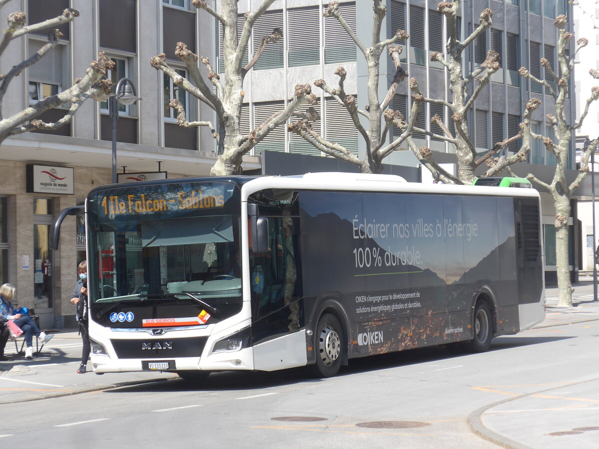 (225'117) - BS Sierre - VS 133'233 - MAN am 19. April 2021 beim Bahnhof Sierre