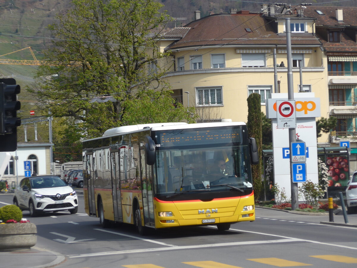(225'157) - MOB Montreux - Nr. 29/VS 357'035 - MAN am 19. April 2021 beim Bahnhof Villeneuve