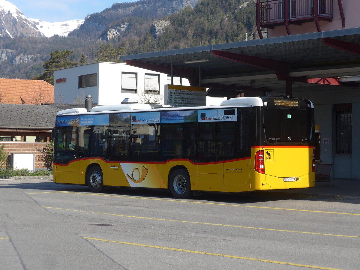 (225'183) - Fl�ck, Brienz - Nr. 23/BE 868'723 - Mercedes am 21. April 2021 in Meiringen, Postautostation