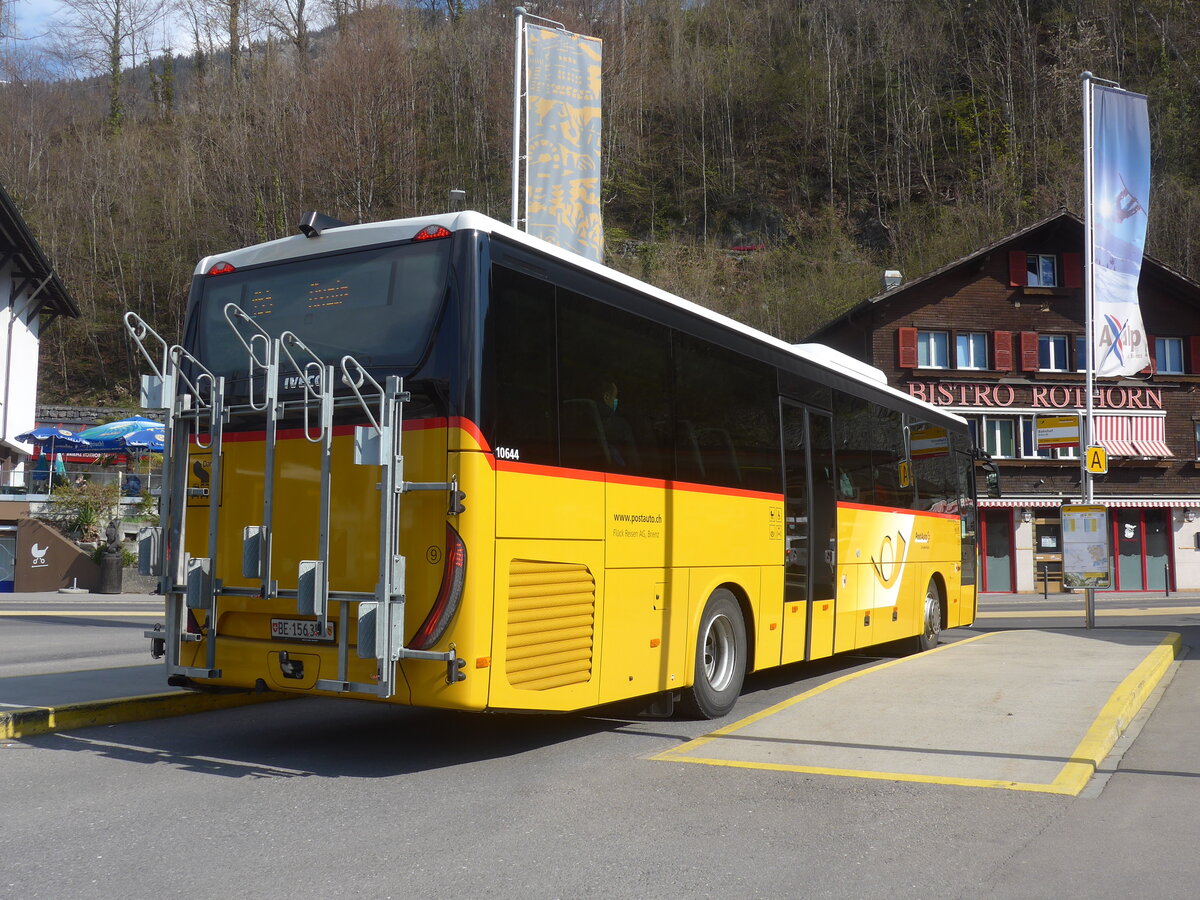 (225'190) - Fl�ck, Brienz - Nr. 9/BE 156'358 - Iveco am 21. April 2021 beim Bahnhof Brienz