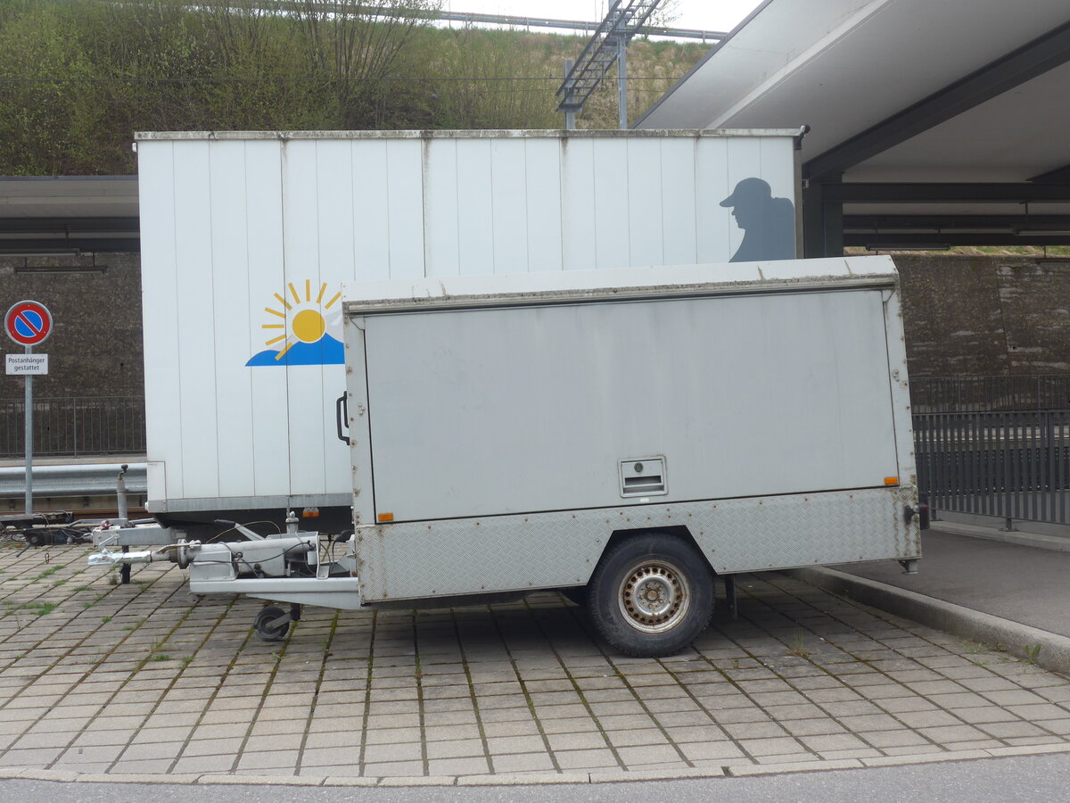 (225'341) - Spring, Schwenden - BE 188'366 - Zbinden Gep�ckanh�nger am 30. April 2021 beim Bahnhof Oey-Diemtigen