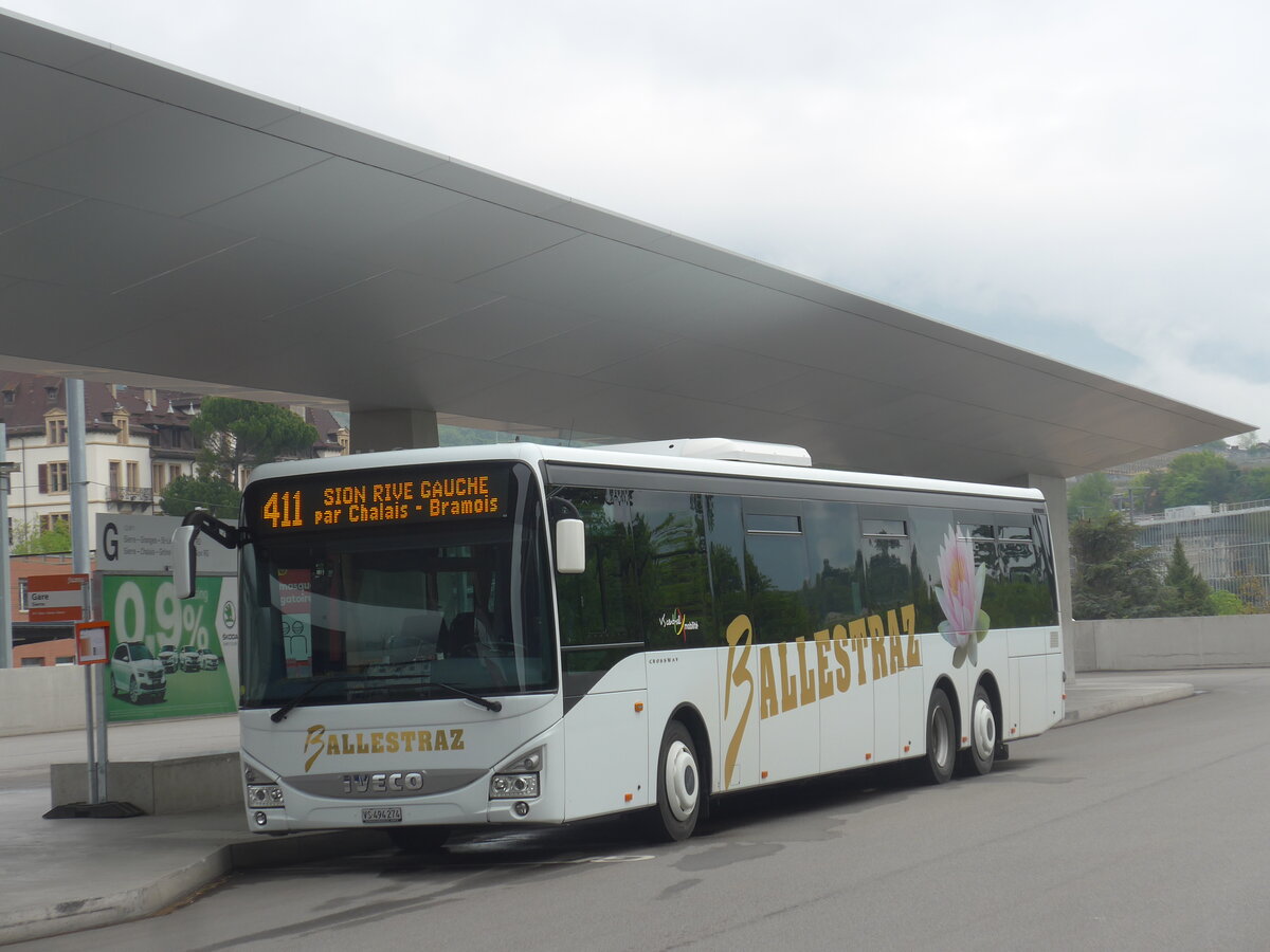(225'375) - Ballestraz, Gr�ne - VS 494'274 - Iveco (ex Vorf�hrfahrzeug Iveco France) am 1. Mai 2021 in Sierre, Busbahnhof
