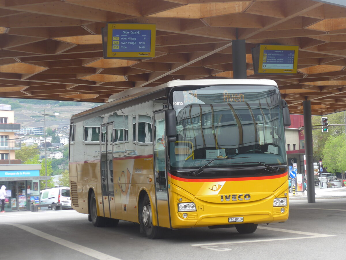 (225'418) - Ev�quoz, Erde - VS 138'188 - Iveco am 1. Mai 2021 beim Bahnhof Sion