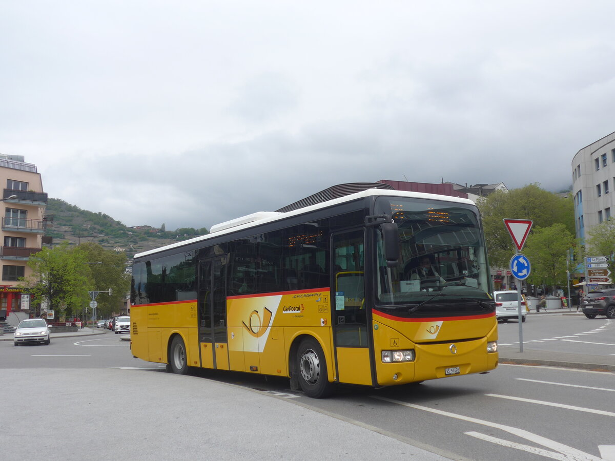 (225'454) - Ev�quoz, Erde - VS 57'490 - Irisbus am 1. Mai 2021 beim Bahnhof Sion