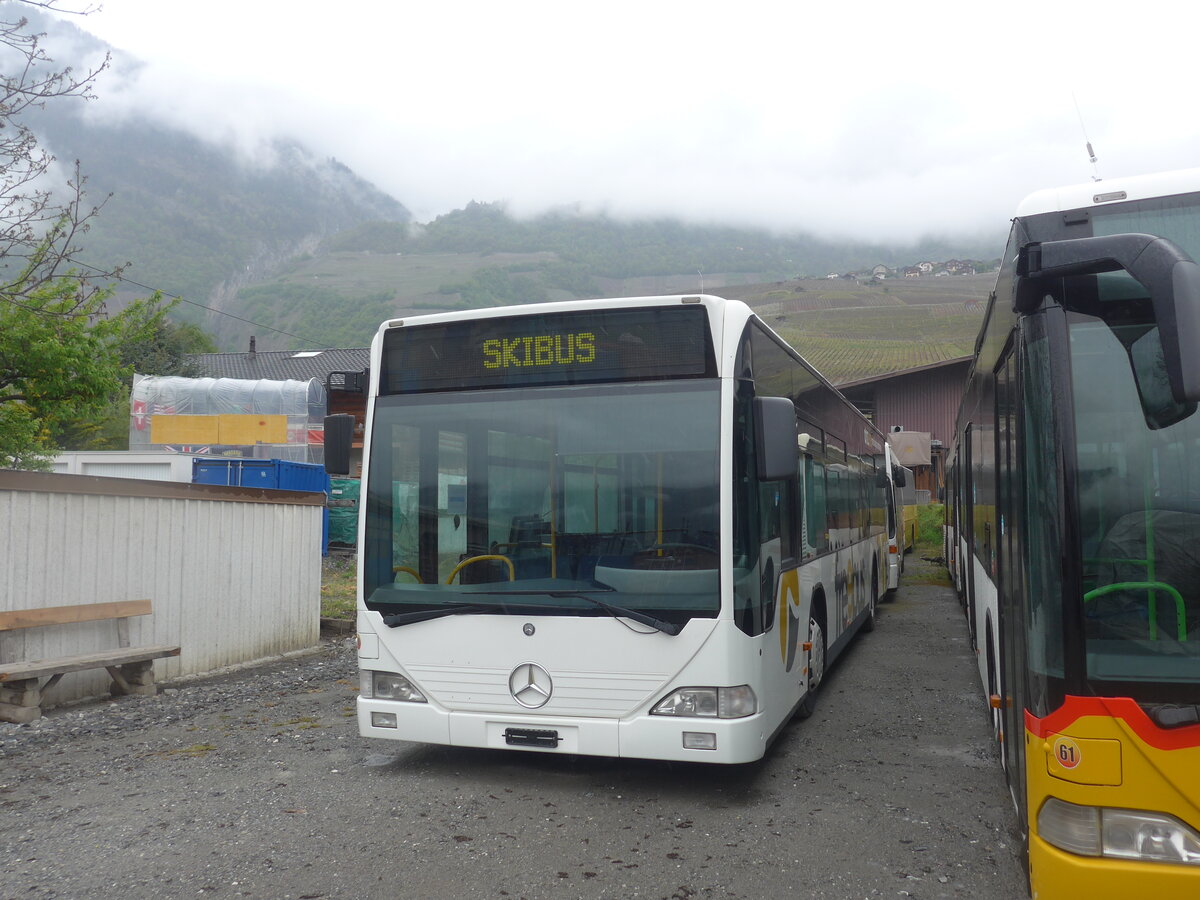 (225'469) - Buchard, Leytron - Nr. 90 - Mercedes (ex Ryffel, Uster Nr. 69; ex Welti-Furrer, Z�rich Nr. 53; ex Fr�hlich, Z�rich Nr. 608) am 1. Mai 2021 in Leytron, Garage