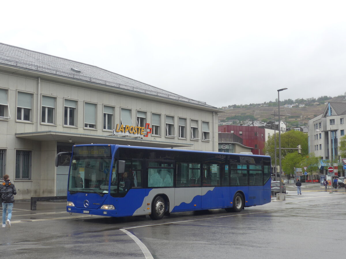 (225'503) - Lathion, Sion - Nr. 25/VS 404'042 - Mercedes (ex VZO Gr�ningen Nr. 14) am 1. Mai 2021 beim Bahnhof Sion