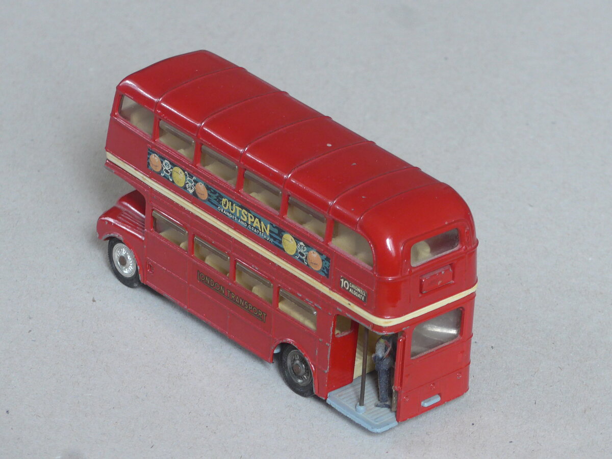 (225'569) - Aus England: London Transport, London - A.E.C. am 17. Mai 2021 in Thun (Modell)