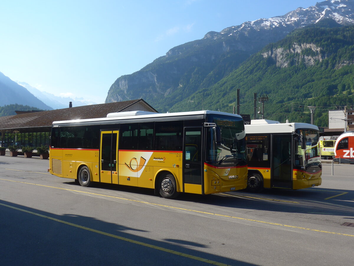 (225'810) - Fl�ck, Brienz - Nr. 24/BE 868'724 - Iveco am 11. Juni 2021 in Meiringen, Postautostation