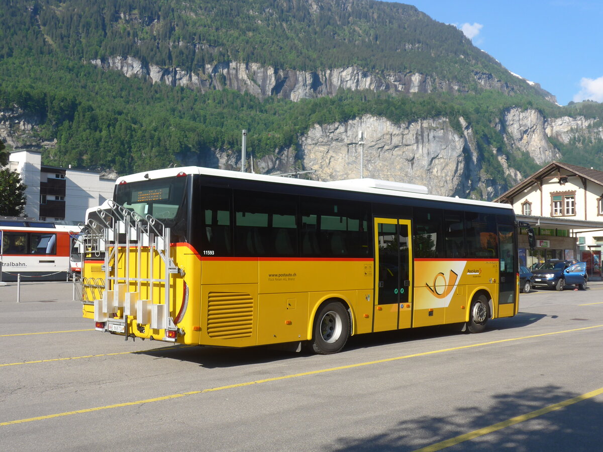 (225'812) - Fl�ck, Brienz - Nr. 24/BE 868'724 - Iveco am 11. Juni 2021 in Meiringen, Postautostation