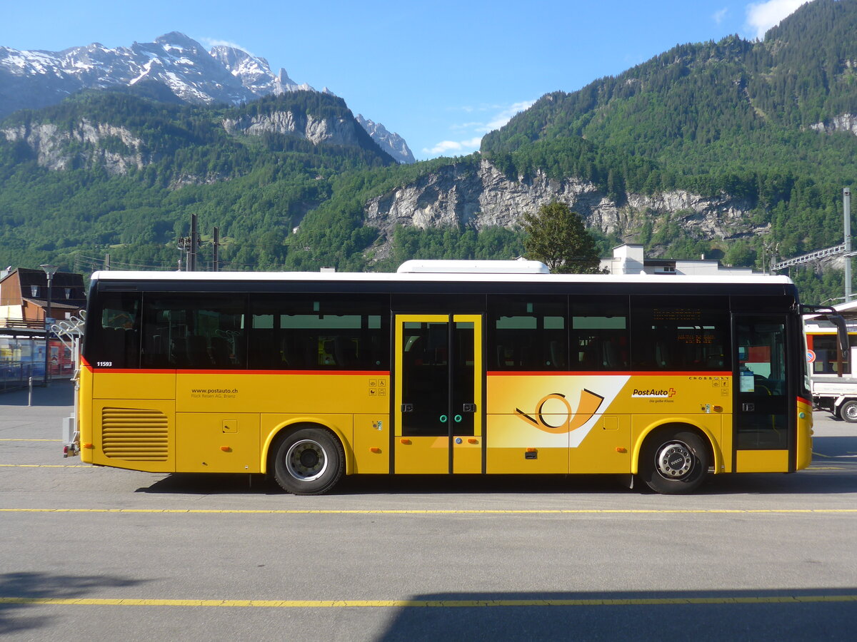 (225'813) - Fl�ck, Brienz - Nr. 24/BE 868'724 - Iveco am 11. Juni 2021 in Meiringen, Postautostation