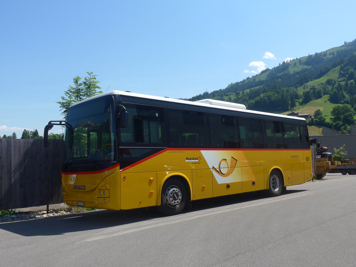 (225'940) - Fl�ck, Brienz - Nr. 25/BE 868'725 - Iveco am 16. Juni 2021 in Frutigen, Garage AFA