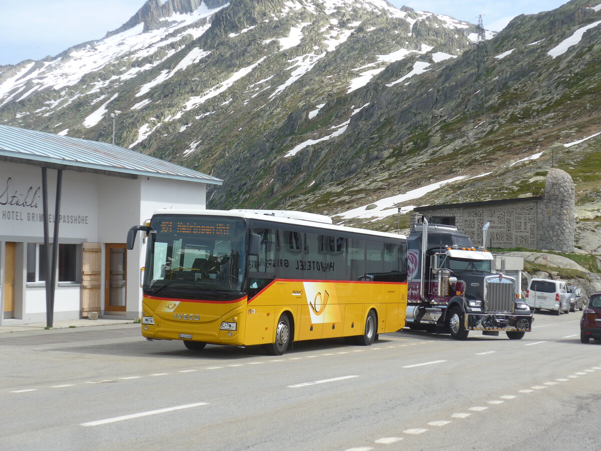 (226'105) - PostAuto Bern - BE 474'688 - Iveco am 3. Juli 2021 in Grimsel, Passh�he