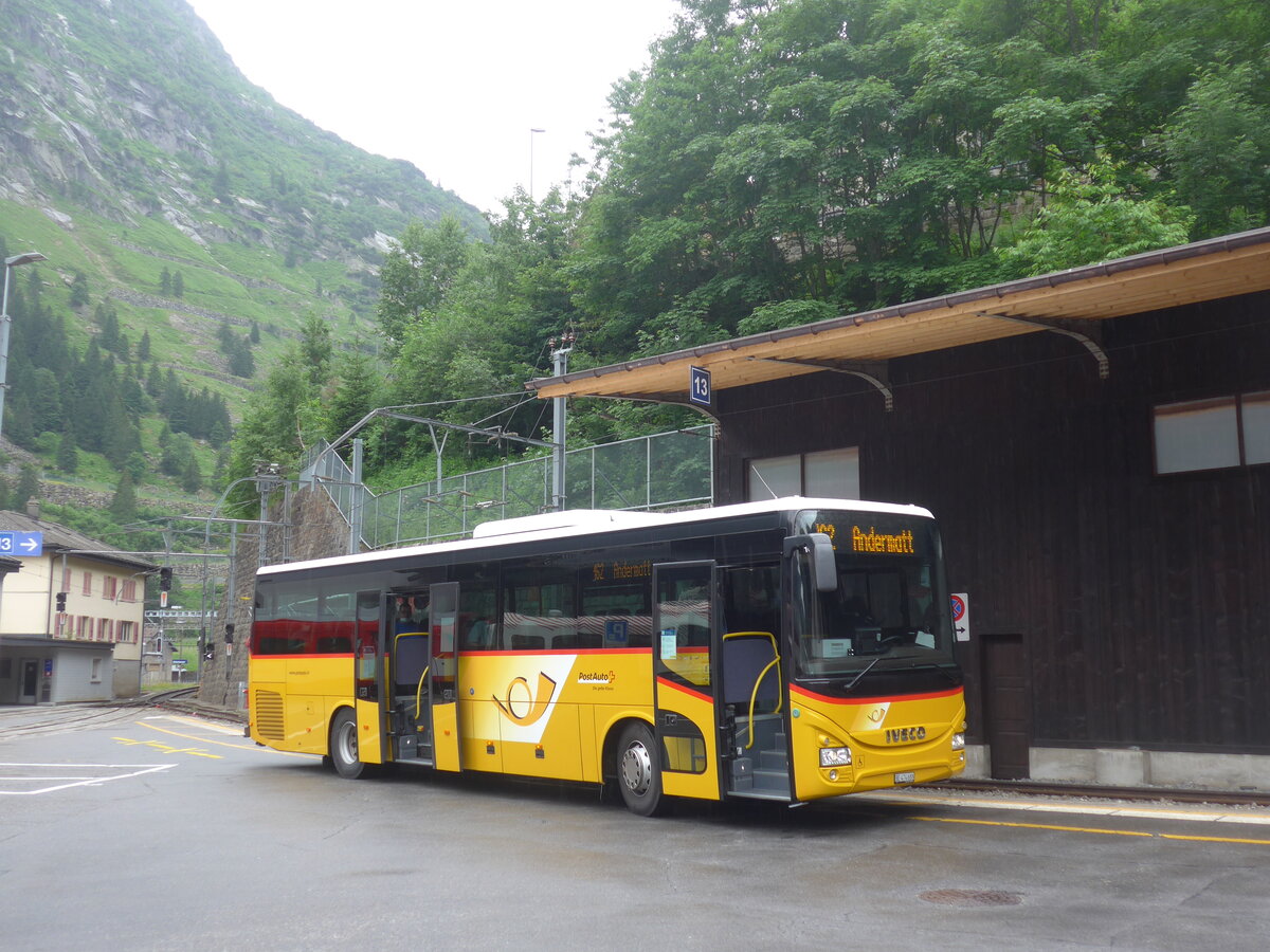 (226'130) - PostAuto Bern - BE 474'688 - Iveco am 3. Juli 2021 beim Bahnhof G�schenen