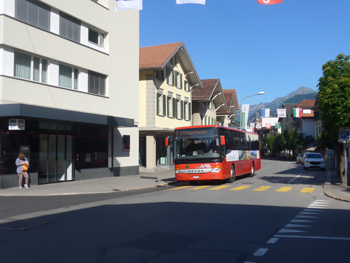 (226'240) - AFA Adelboden - Nr. 24/BE 26'701 - Setra am 10. Juli 2021 in Meiringen, Bahnhofstrasse (Einsatz PostAuto f�r Engstlenalp-Bus)