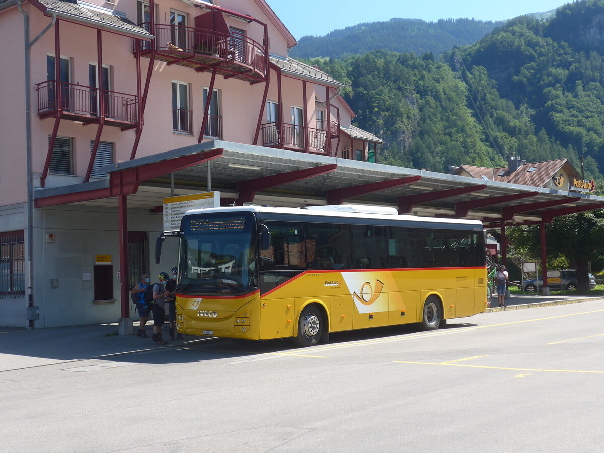 (226'261) - Fl�ck, Brienz - Nr. 25/BE 868'725 - Iveco am 10. Juli 2021 in Meiringen, Postautostation