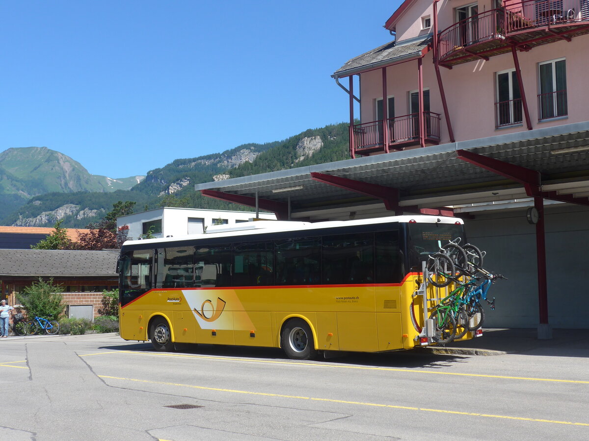 (226'265) - Fl�ck, Brienz - Nr. 25/BE 868'725 - Iveco am 10. Juli 2021 in Meiringen, Postautostation