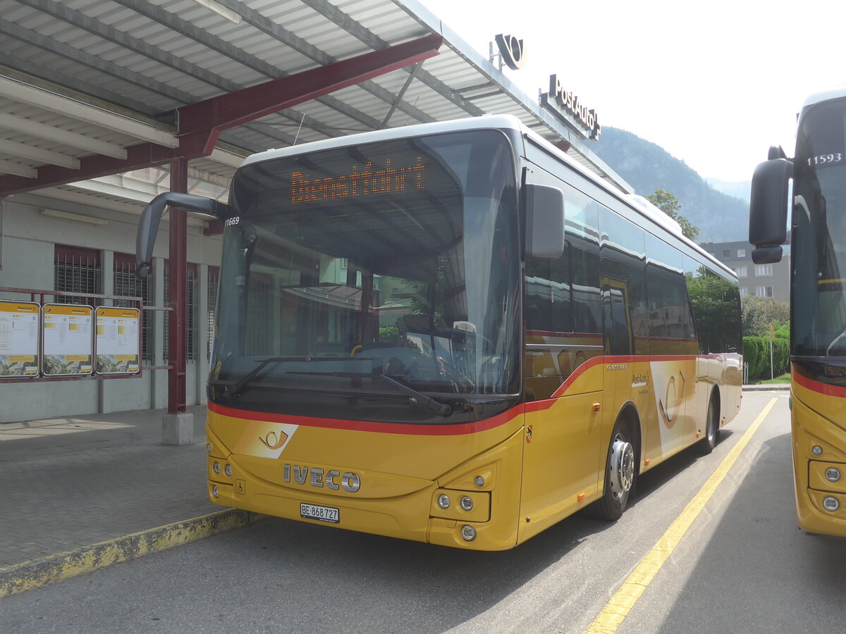 (226'705) - Fl�ck, Brienz - Nr. 27/BE 868'727 - Iveco am 24. Juli 2021 in Meiringen, Postautostation