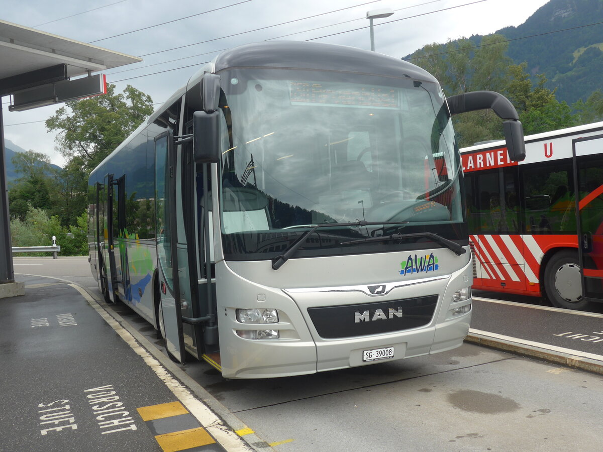 (226'790) - AWA amden - Nr. 8/SG 39'008 - MAN am 25. Juli 2021 beim Bahnhof Ziegelbr�cke