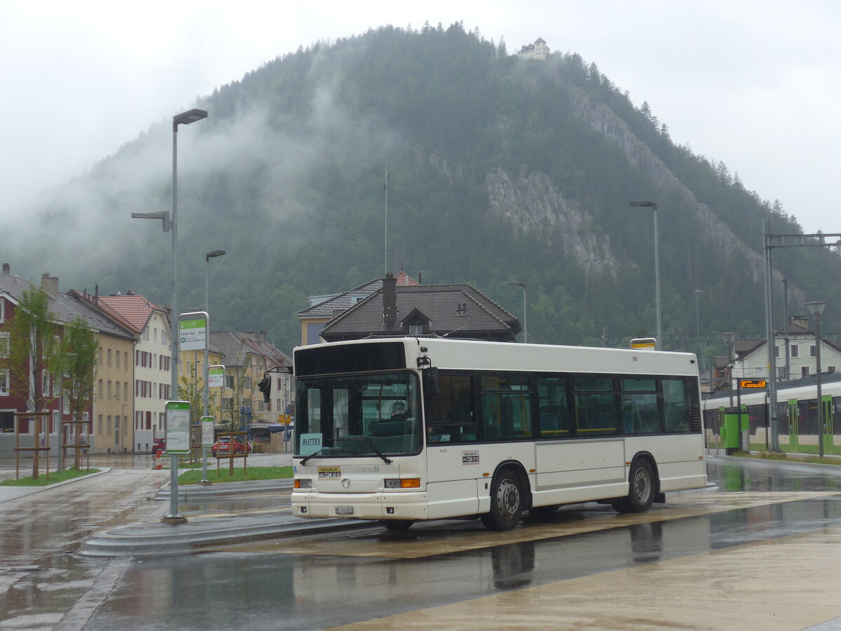 (226'839) - Taxicab, Neuch�tel - NE 114'020 - Irisbus am 1. August 2021 beim Bahnhof Fleurier (Einsatz transN)