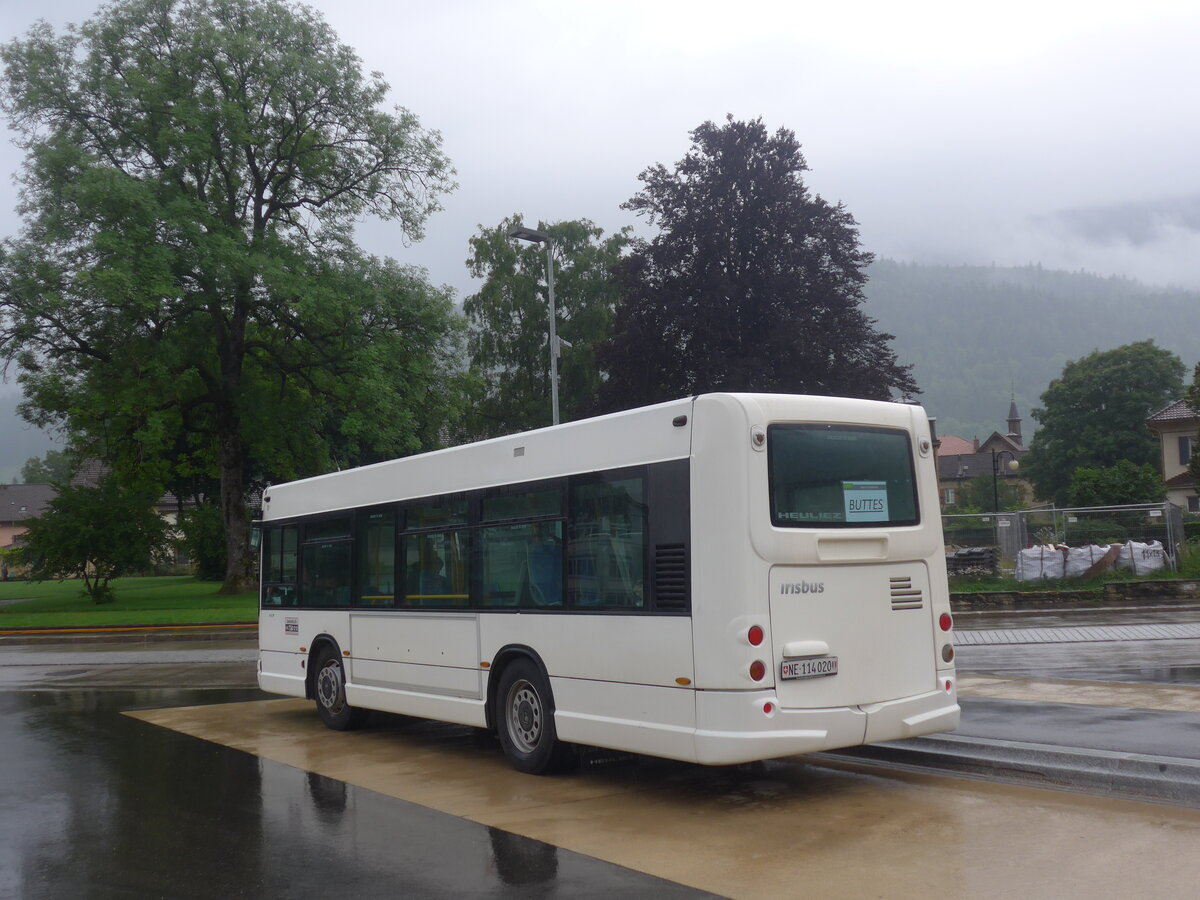 (226'840) - Taxicab, Neuch�tel - NE 114'020 - Irisbus am 1. August 2021 beim Bahnhof Fleurier (Einsatz transN)