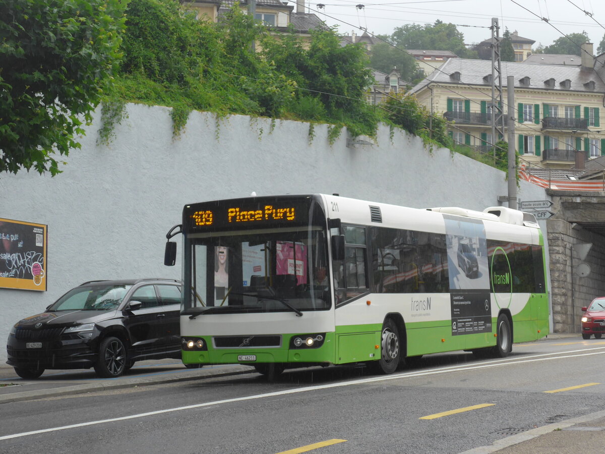(226'927) - transN, La Chaux-de-Fonds - Nr. 211/NE 46'211 - Volvo (ex TN Neuch�tel Nr. 211) am 1. August 2021 in Neuch�tel, Avenue de la Gare