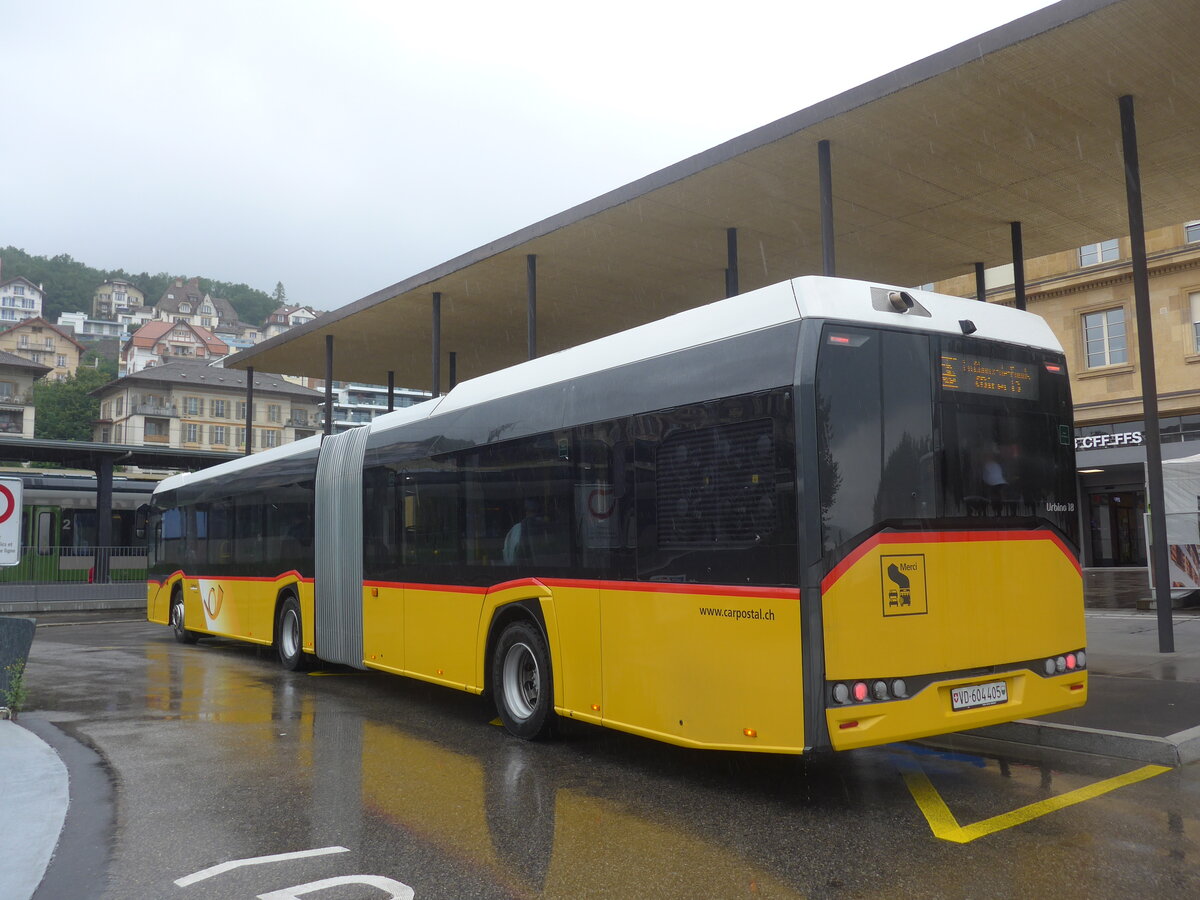 (226'939) - CarPostal Ouest - VD 604'405 - Solaris am 1. August 2021 beim Bahnhof Neuch�tel