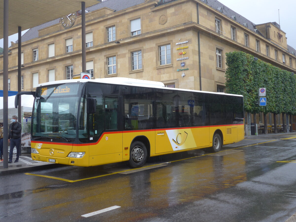 (226'941) - CarPostal Ouest - NE 110'426 - Mercedes (ex JU 28'172; ex Nr. 57; ex Stucki, Porrentruy Nr. 29) am 1. August 2021 beim Bahnhof Neuch�tel