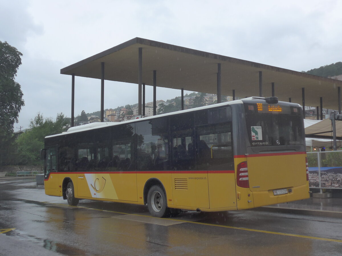 (226'942) - CarPostal Ouest - NE 110'426 - Mercedes (ex JU 28'172; ex Nr. 57; ex Stucki, Porrentruy Nr. 29) am 1. August 2021 beim Bahnhof Neuch�tel