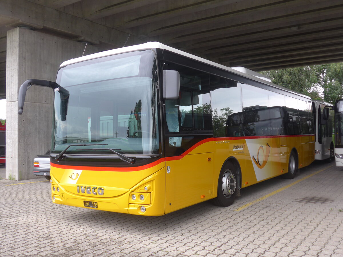(226'946) - PostAuto Graub�nden - PID 11'642 - Iveco am 1. August 2021 in Kerzers, Murtenstrasse