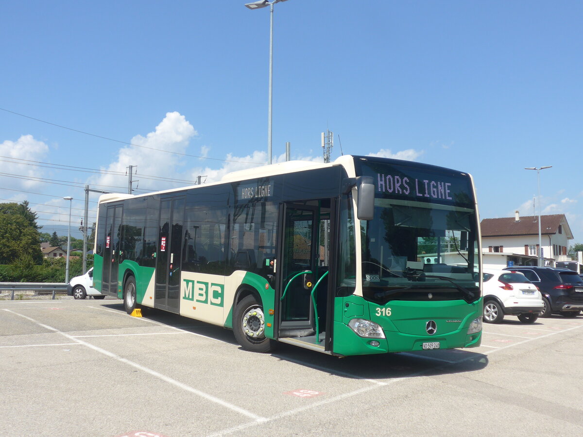 (227'316) - MBC Morges - Nr. 316/VD 509'248 - Mercedes am 15. August 2021 beim Bahnhof Coppet