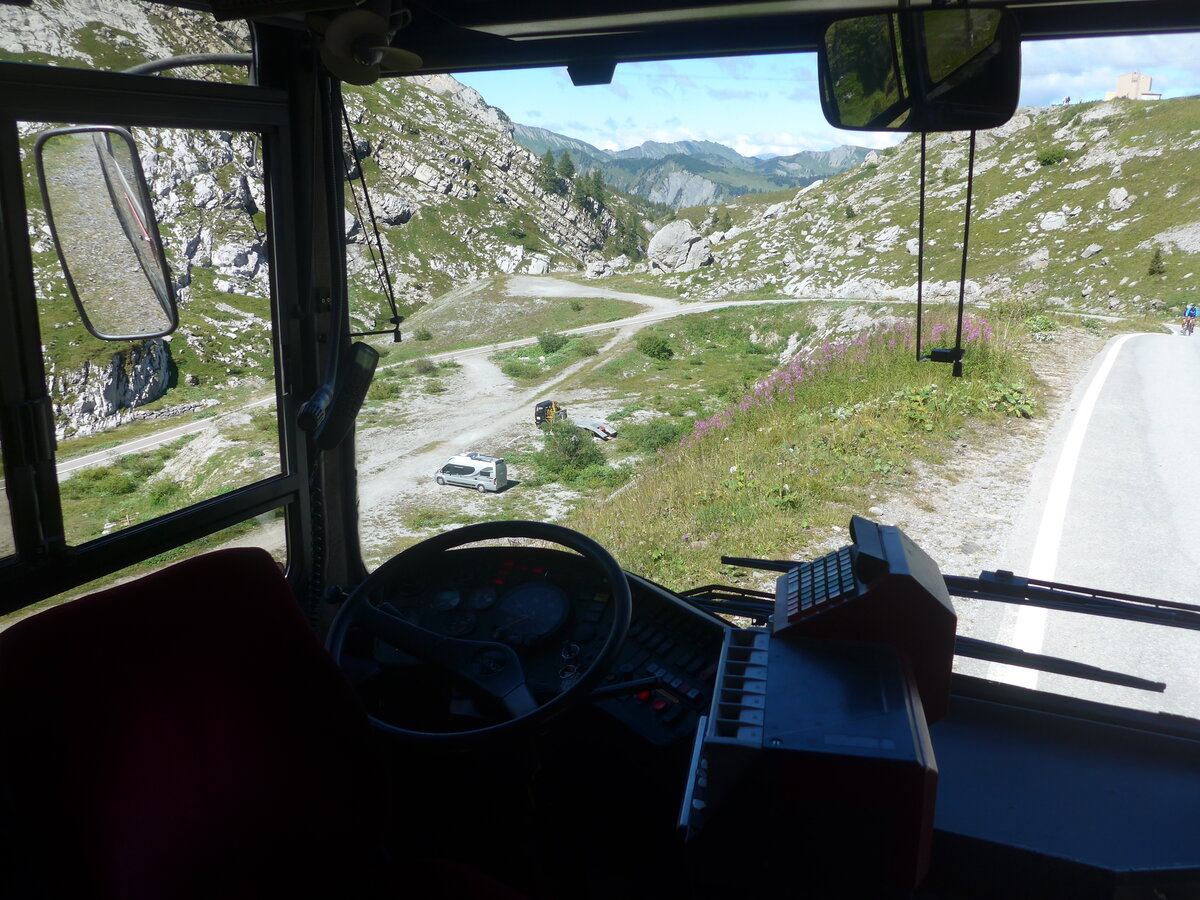 (227'645) - Oser, B�rchen - VS 93'575 - NAW/Lauber (ex Epiney, Ayer) am 29. August 2021 auf dem Sanetschpass (Innenaufnahme)